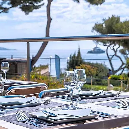 Bleues Delcloy Hotel 3*